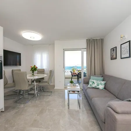 Enjoy Ciovo Apartament *